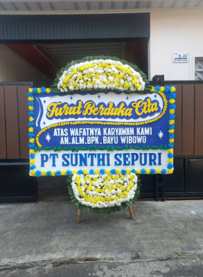 Papan Bunga Duka di Pasar Sungai Penuh