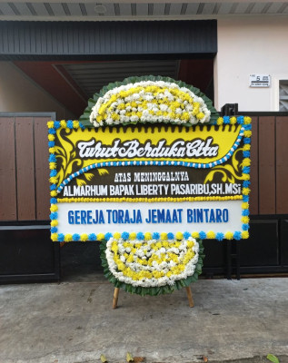 Papan Bunga Duka di Pasar Sungai Penuh